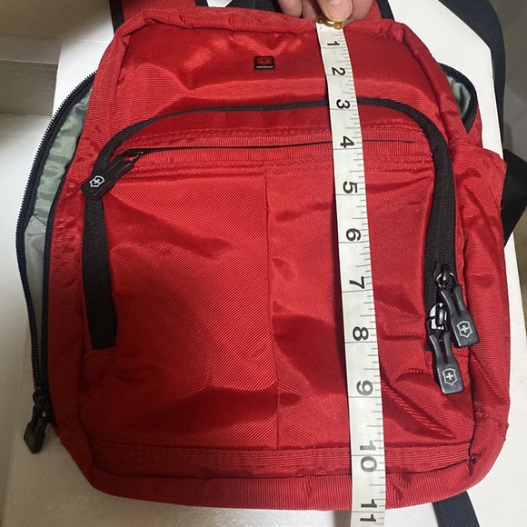 Red Victorinox makers of the original Swiss Army knife - Picture 3 of 9